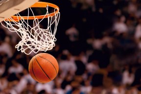 国王旧将退役仪式安排引全队致敬，国王退役号码