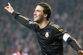 德甲攻守对抗：精彩场面不断激烈！，德甲进攻型球队