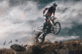 乔治连续抢断带动快船反击得分，乔治四年1.9亿美元续约快船