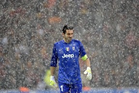 阿根廷男篮在国际大赛中奋勇拼搏，为国家争光