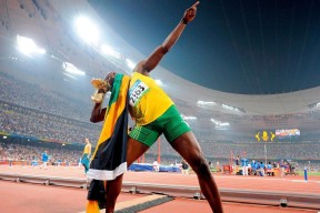 鹈鹕锋线组合训练中多次完成空接配合，鹈鹕 中锋