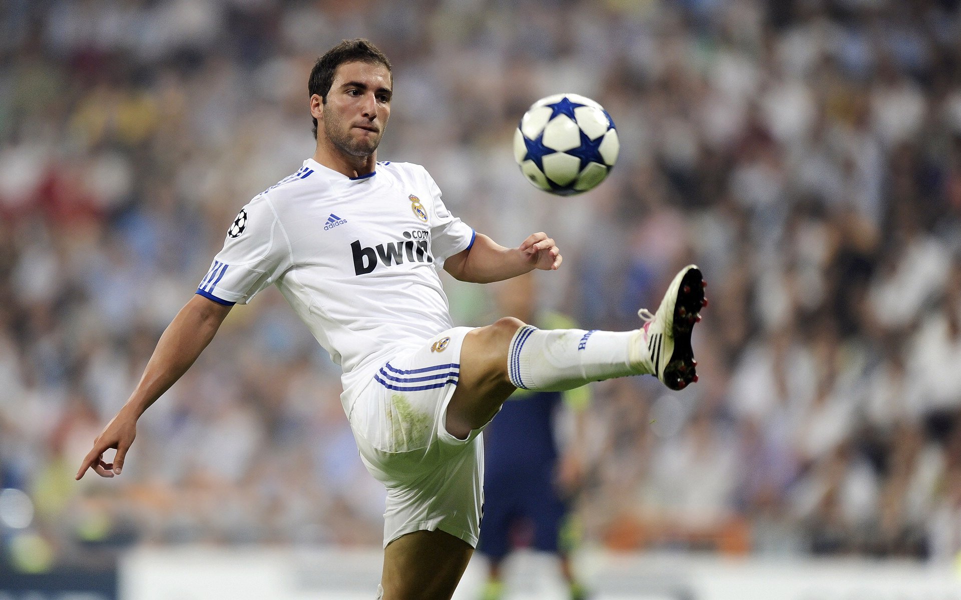 亚冠联赛国足战平 球员表现中规中矩，亚冠国家队