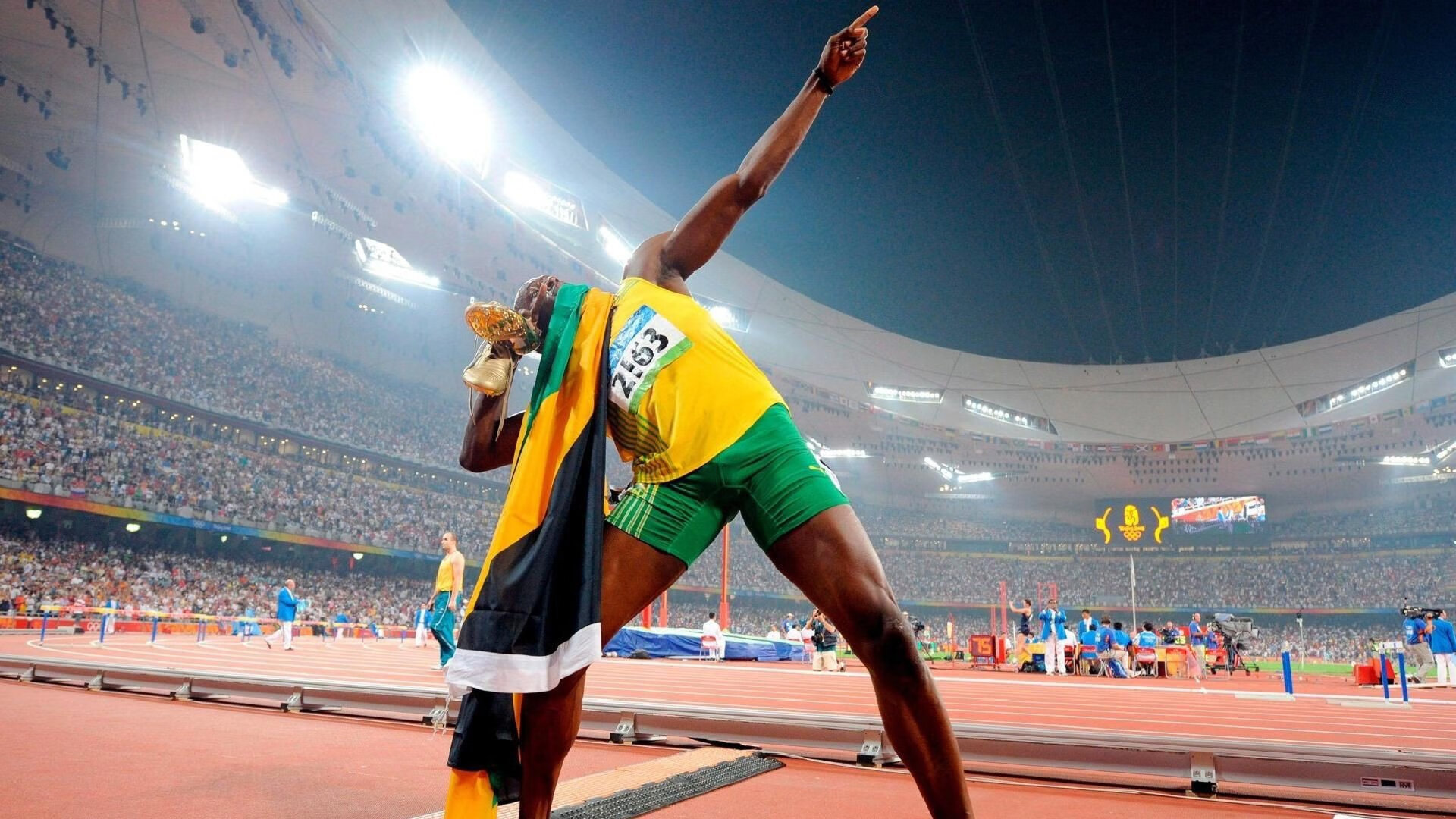 鹈鹕锋线组合训练中多次完成空接配合，鹈鹕 中锋